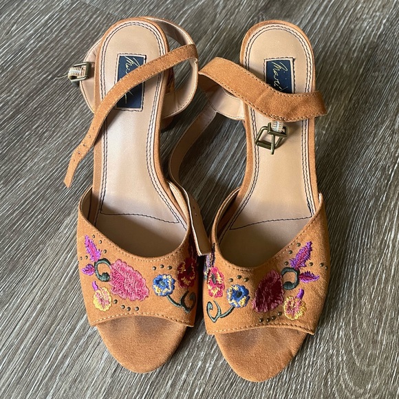 EMBROIDERED HEELS - Picture 2 of 2